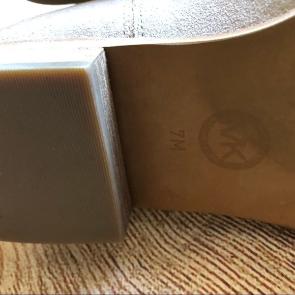 Michael Kors Sunny Bootie - Picture 9 of 13